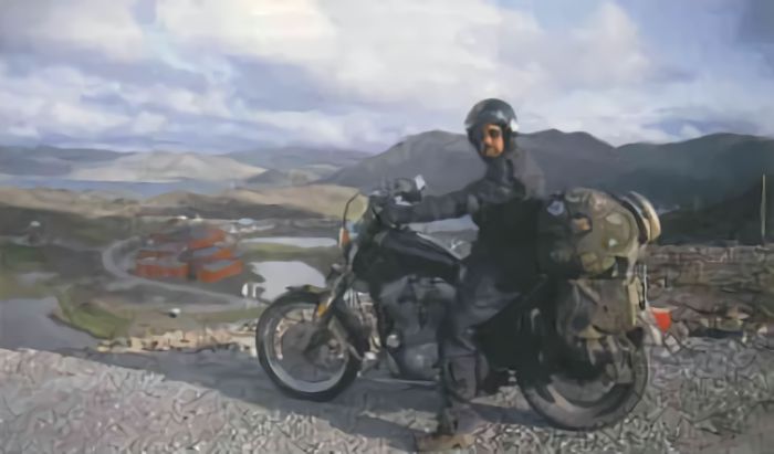 Frosty mit Motorrad im Norden